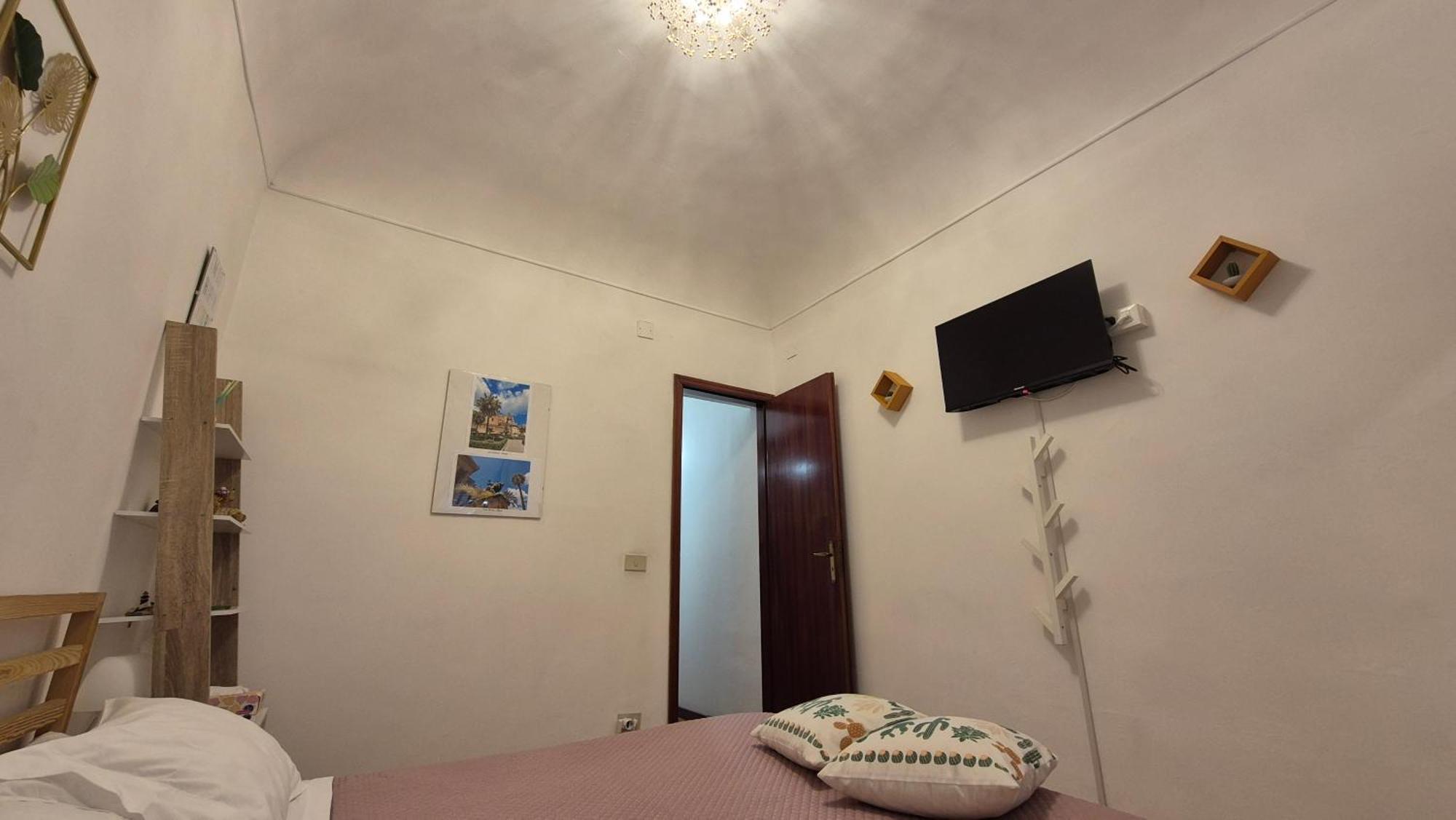 Leoni63 Apartman Palermo Szoba fotó